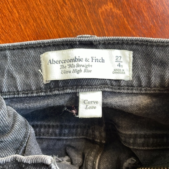Abercrombie and Fitch -The 90s Straight Ultra High Rise Jeans, curve love short - Picture 2 of 4